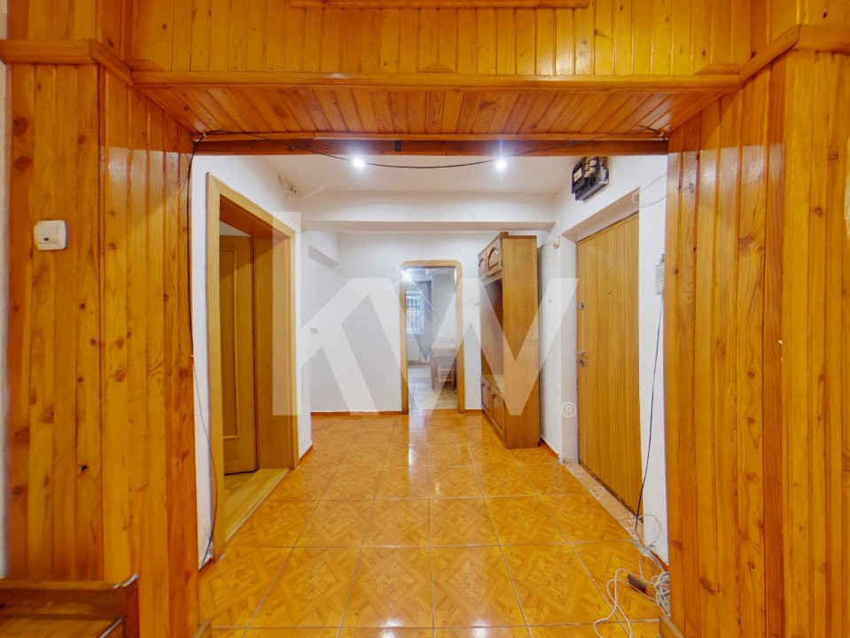 Vânzare apartament cu 2 camere, decomandat, zona Blumăna