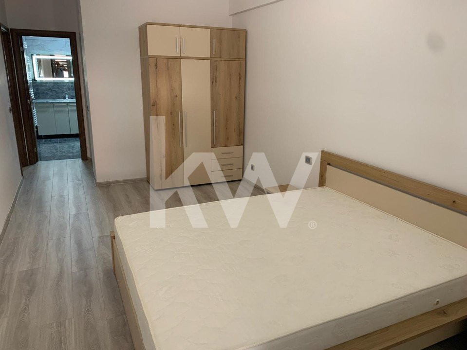 INCHIRIERE- Apartament 3 camere , suprafata generoasa Mall Coresi