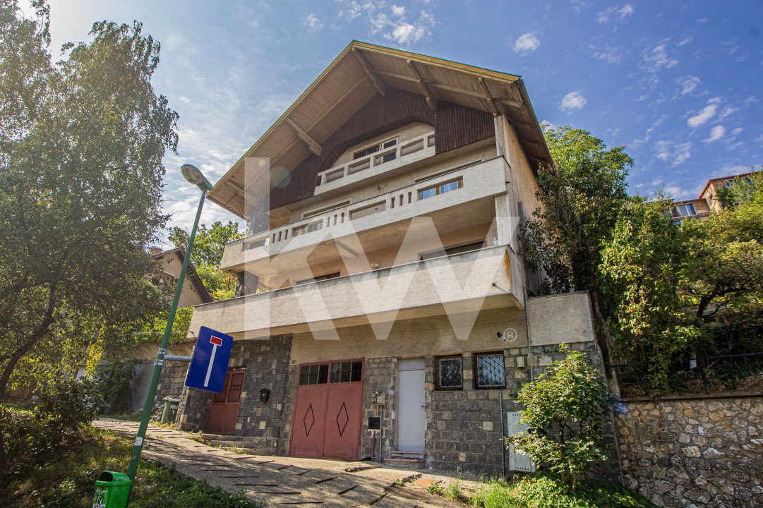 REZERVAT - Apartament in casă, garaj, curte și priveliște spectaculoasă