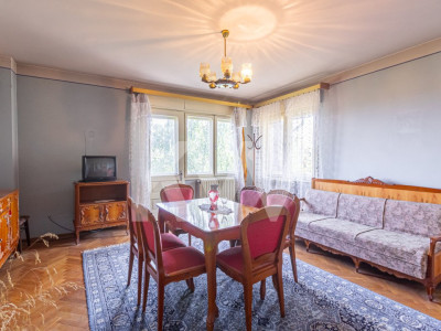 REZERVAT - Apartament in casă, garaj, curte și priveliște spectaculoasă