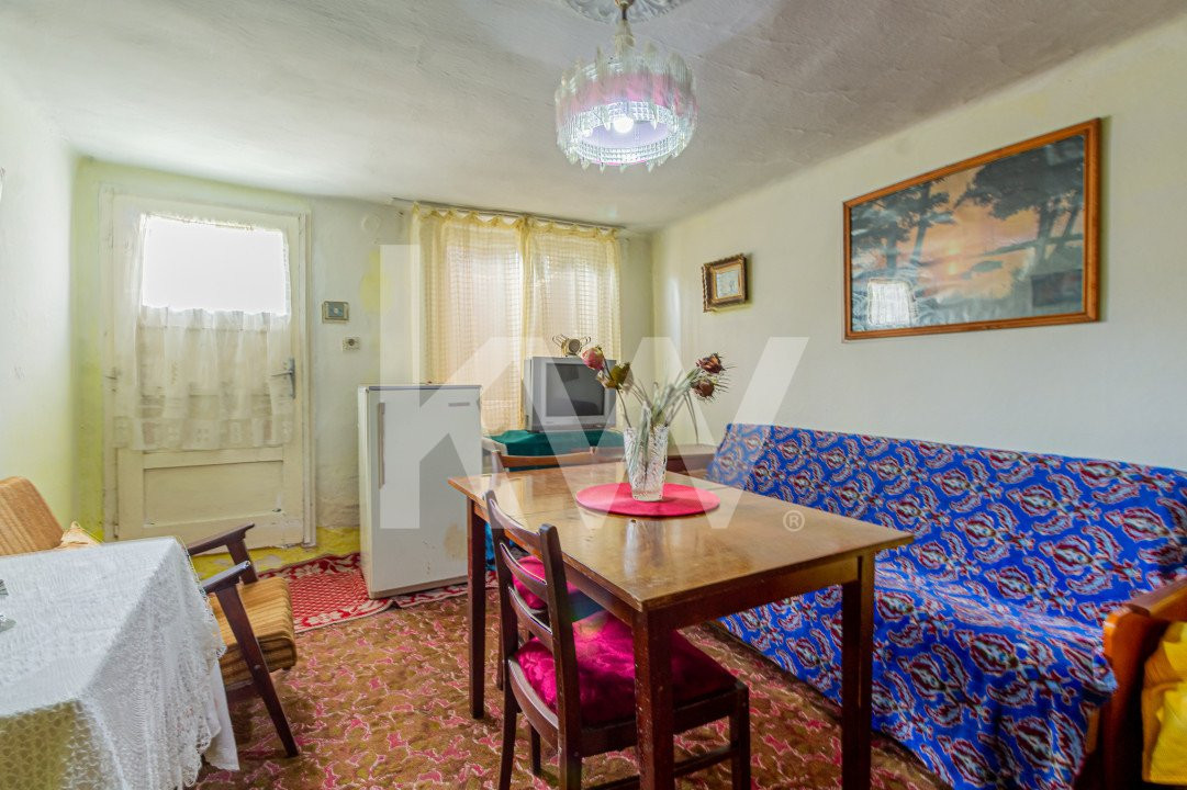 Casa individuală, 4 camere, acces auto, zonă liniștită în Sânpetru!