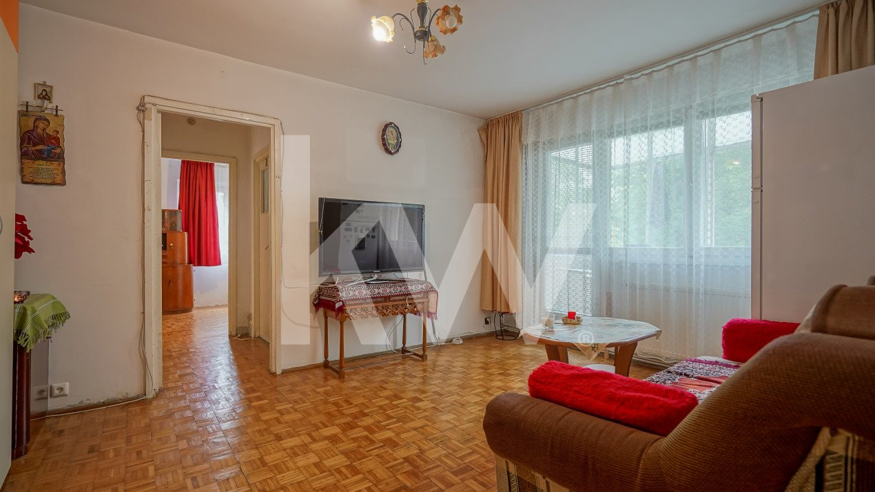 Vânzare apartament cu 3 camere, strada Neptun, zona Micșunica