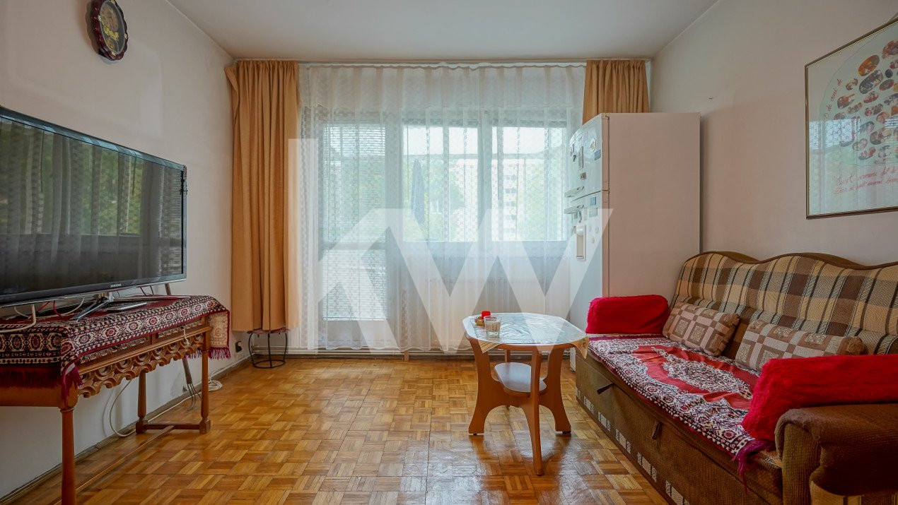 Vânzare apartament cu 3 camere, strada Neptun, zona Micșunica