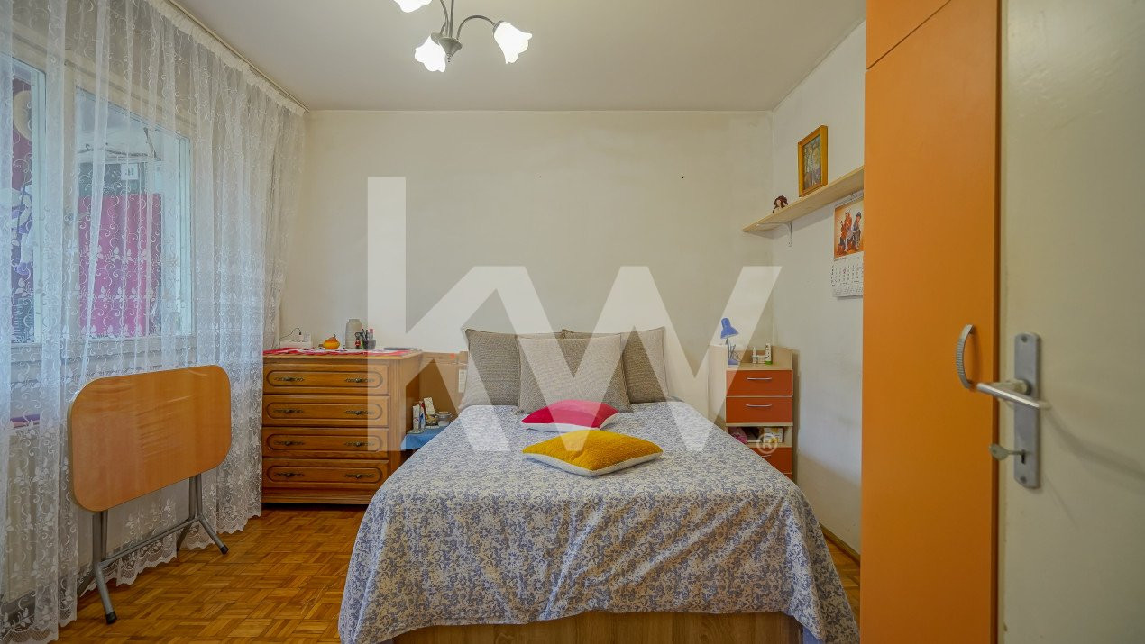 Vânzare apartament cu 3 camere, strada Neptun, zona Micșunica