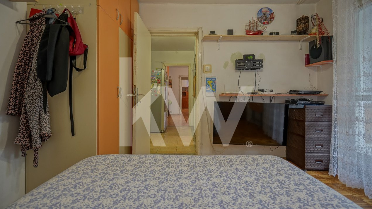 Vânzare apartament cu 3 camere, strada Neptun, zona Micșunica