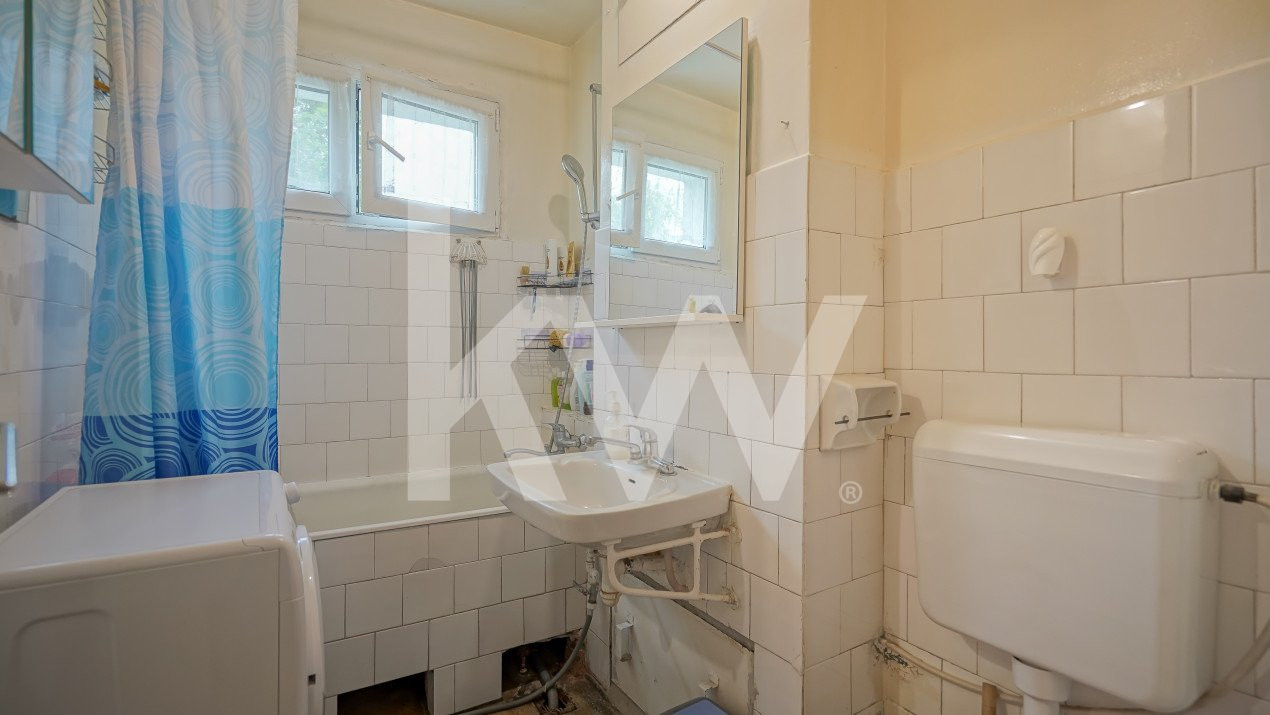 Vânzare apartament cu 3 camere, strada Neptun, zona Micșunica