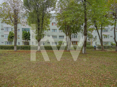 Vânzare apartament cu 3 camere, strada Neptun, zona Micșunica