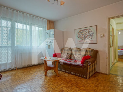 Vânzare apartament cu 3 camere, strada Neptun, zona Micșunica