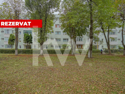 REZERVAT - Vânzare apartament cu 3 camere, strada Neptun, zona Micșunica