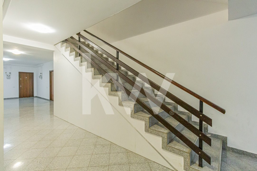 Apartament spatios cu vedere spre Brasov , zona de vile Coresi