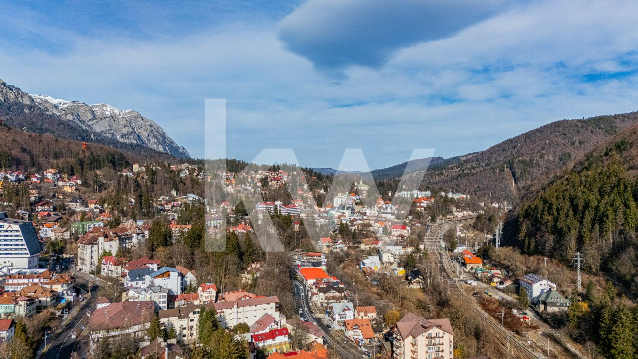 Corp de casă în inima stațiunii Sinaia, pe bld. Republicii.