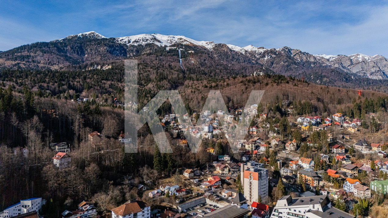 Corp de casă în inima stațiunii Sinaia, pe bld. Republicii.