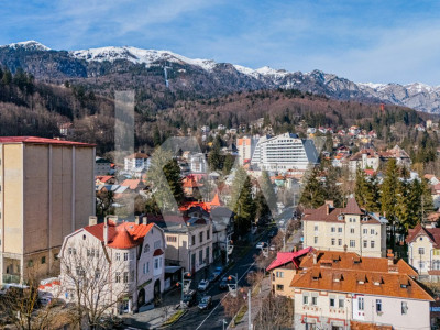 Corp de casă în inima stațiunii Sinaia, pe bld. Republicii.