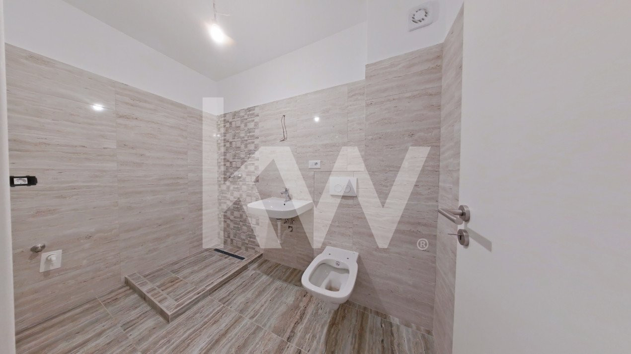 Apartament 3 camere suprafata generoasa ,zona Coresi