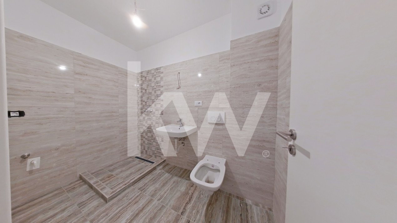 Apartament 3 camere suprafata generoasa ,zona Coresi