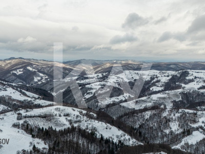 Teren Extravilan Poiana Marului  include varful Cetatuia 942m, zona Vulcanita