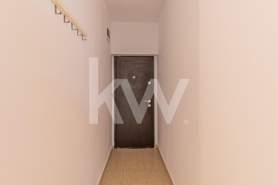 Apartament 5 camere cu curte proprie, zona usor accesibila